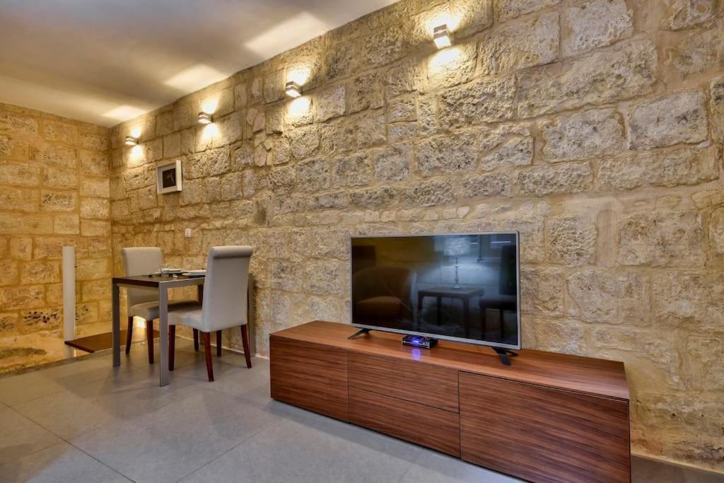 شقة Orangery 101 - Duplex Studio فاليتا المظهر الخارجي الصورة
